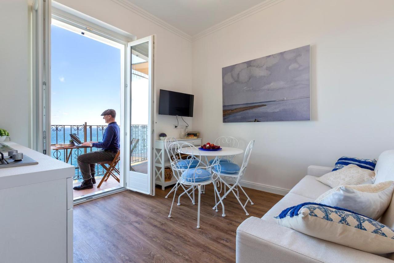 “Cielo E Mare”, Casetta Nel Cuore Del Borgo Antico / “Sky & Sea”, Charming In The Heart Of Old Village Castelsardo Extérieur photo